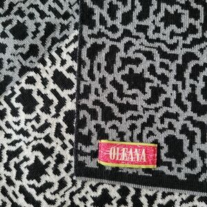 Oleana Black and Gray Patterned Scarf